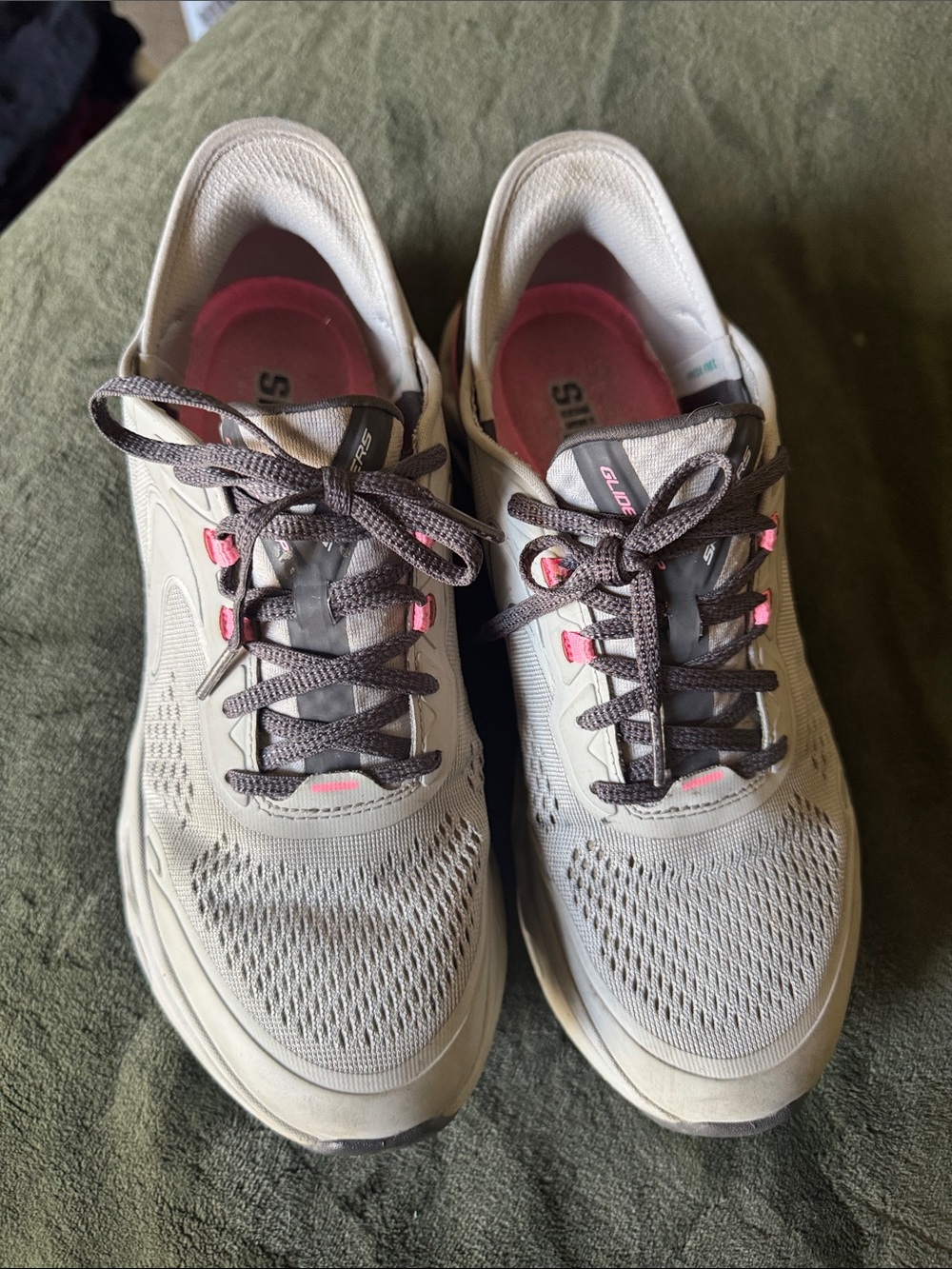 Skechers Slip-ins Women's Light grey Athletic Sneakers with Pink accents size 10